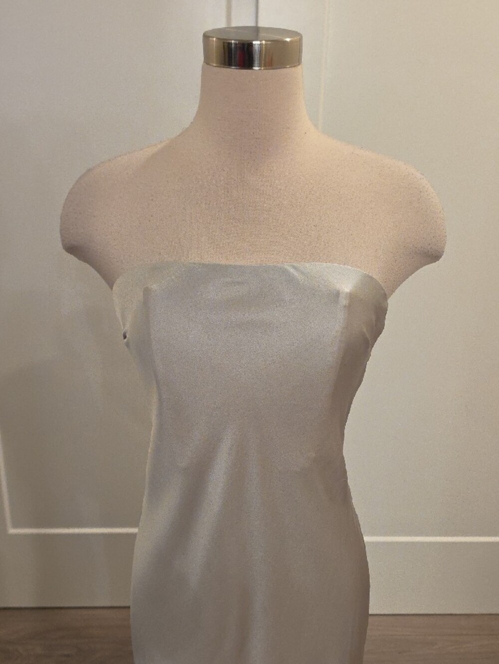 Auteur Solene Strapless Satin column Gown in Silver size M new with tags - Picture 4 of 13